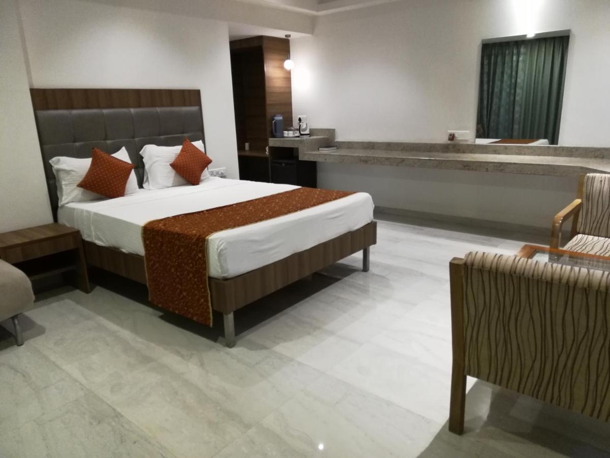 Lake View Resort Lonavala Dış mekan fotoğraf