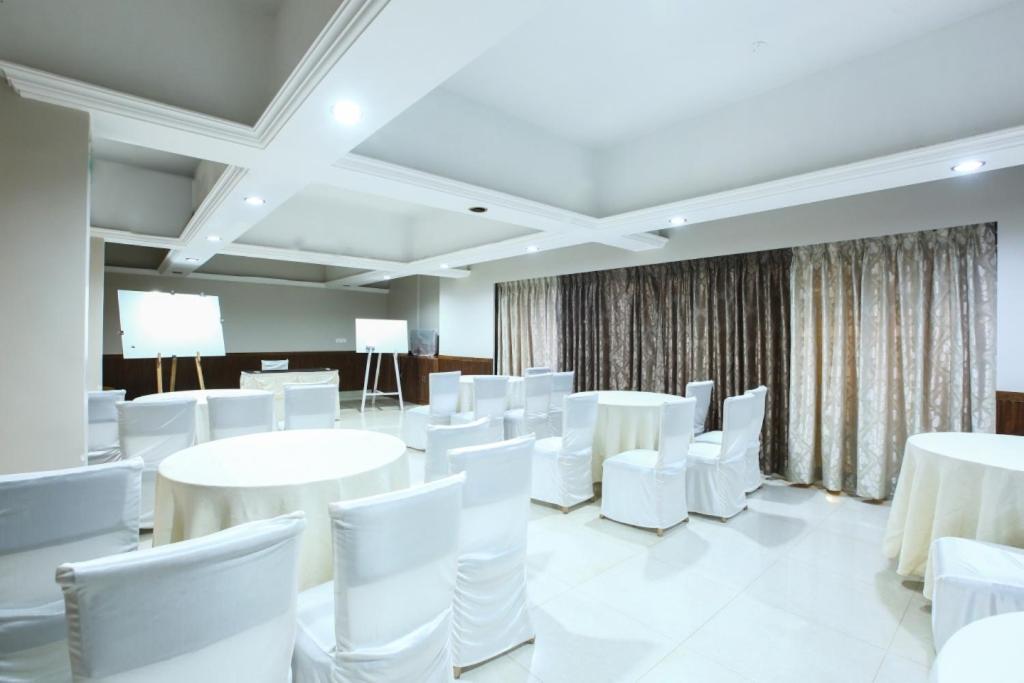 Lake View Resort Lonavala Dış mekan fotoğraf